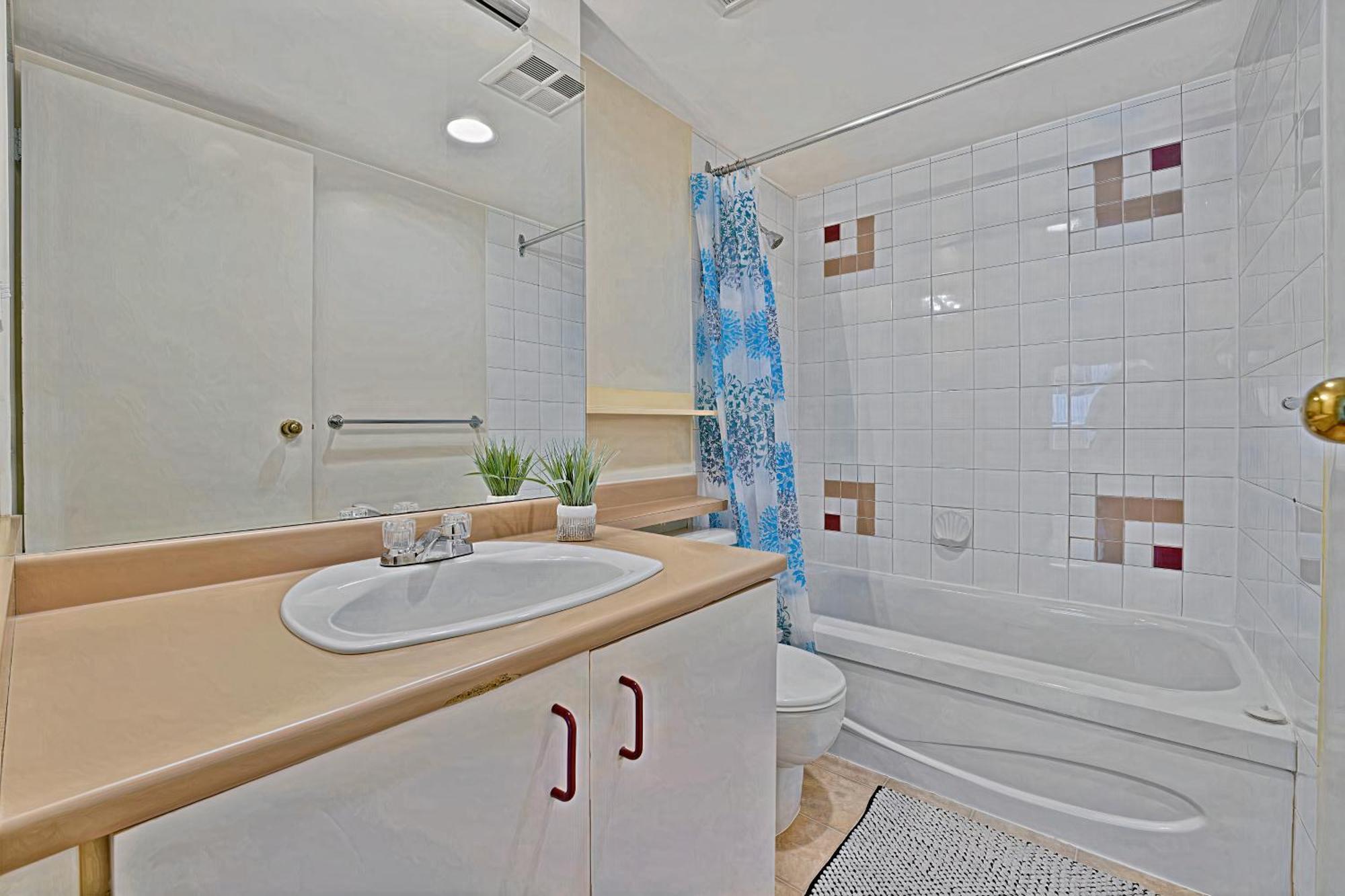 Prime Location Stylish Two-Bedroom Apartment Overlooking Downtown Ванкувър Екстериор снимка